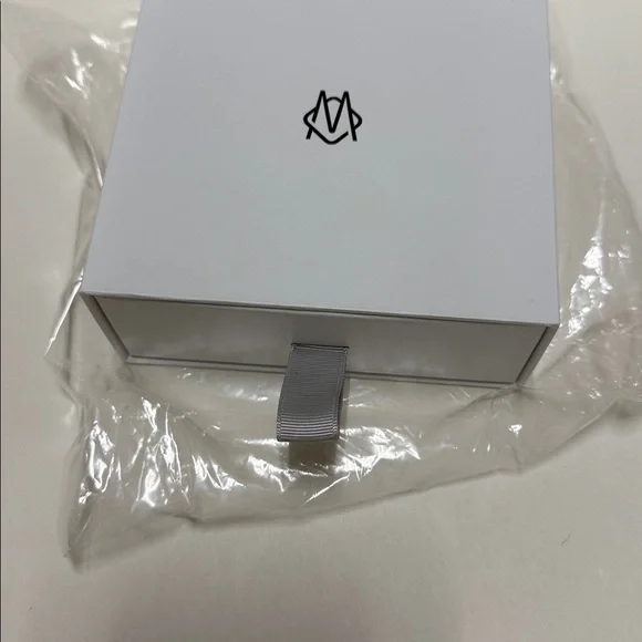 RIMOWA White Gift Box with Gray Pull Tab - Picture 2 of 5